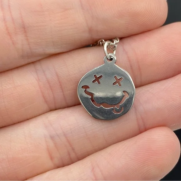 Nirvana Kurt Cobain Retro Smiley Face Silver Necklace - Picture 3 of 5
